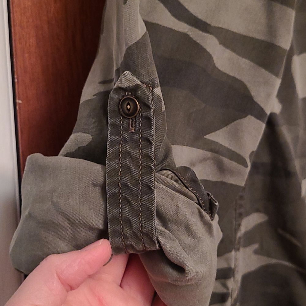Express Camo Utility Shift Dress - Picture 3 of 4